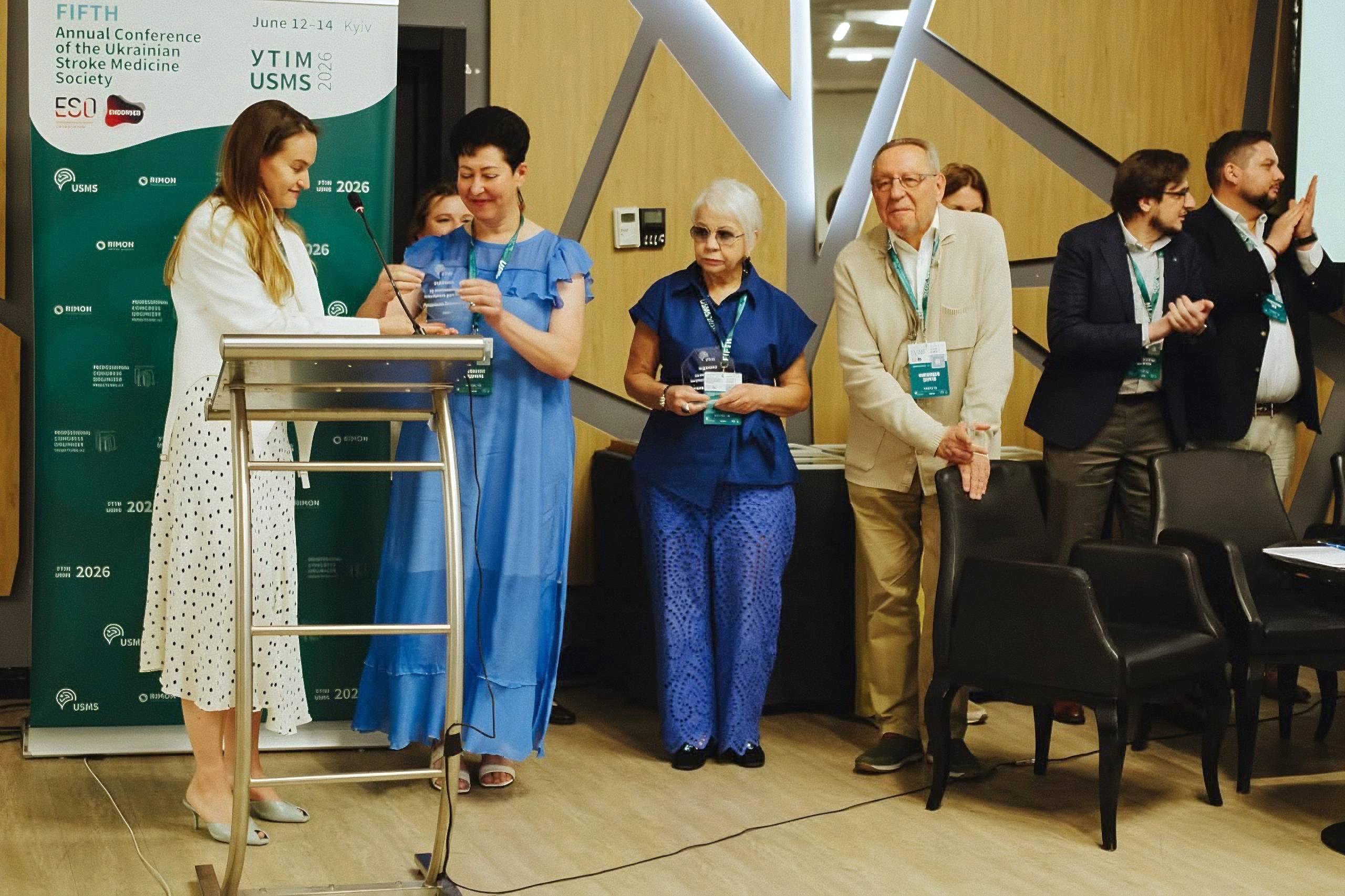 👩‍⚕️💐 Завідувачку лікарні №2 відзначили на всеукраїнському рівні